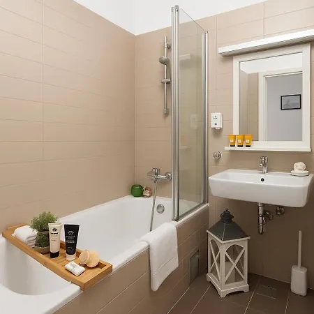Sea With Pool Access Apartment