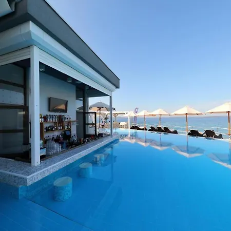 Apartment Sea With Pool Access Petrcane